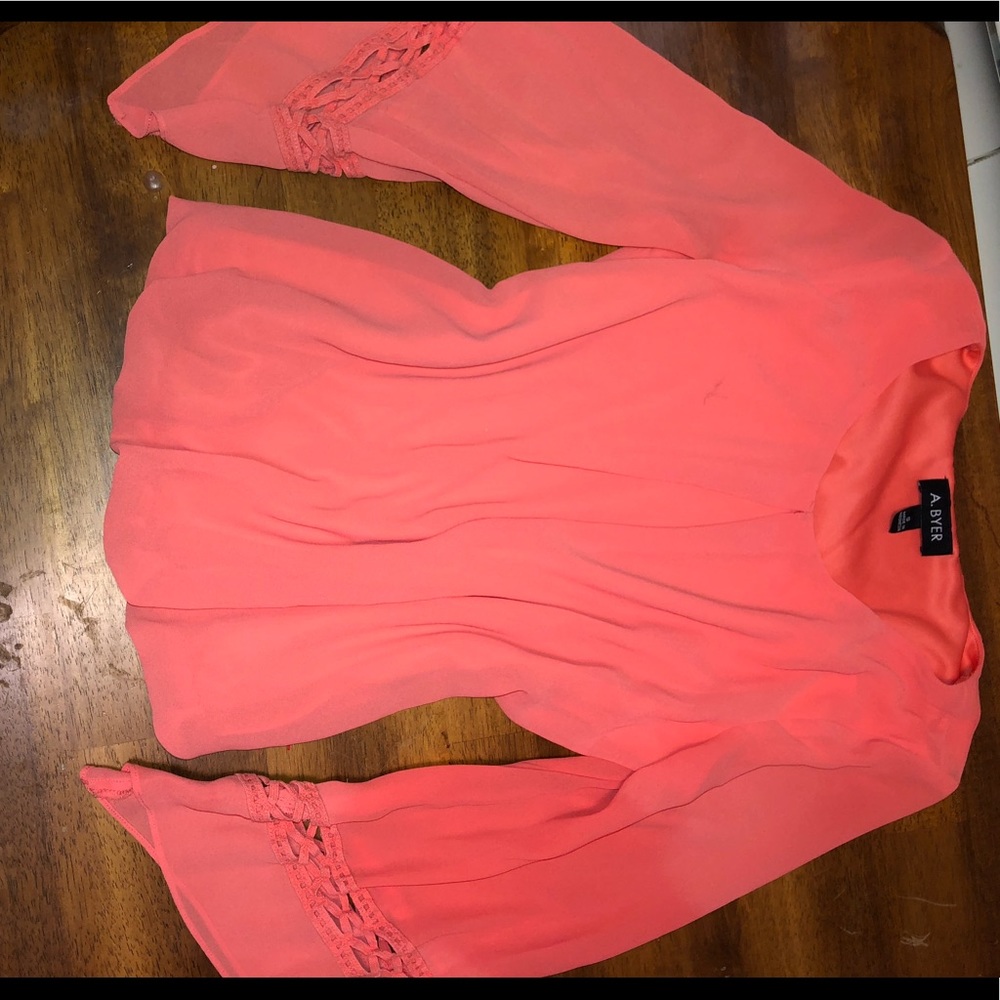 Coral blouse w/wide sleeves